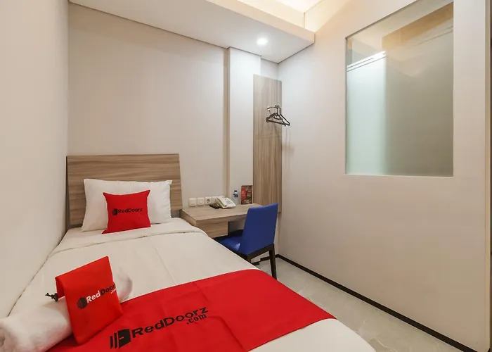 Reddoorz Plus Near Senayan City Jakarta